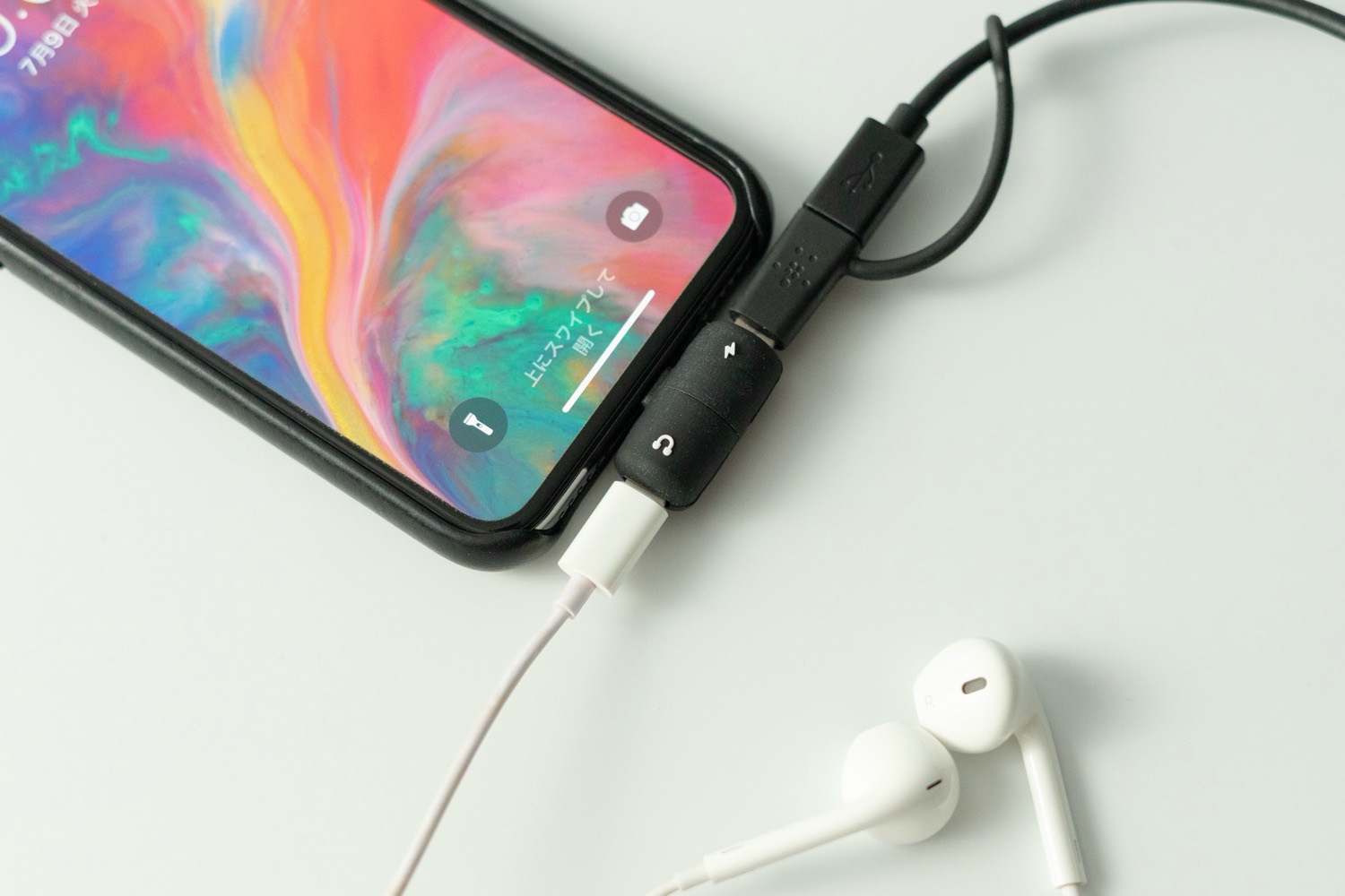 イヤホンジャックの無いiphone Xで音楽を聴きながら充電 小さくて